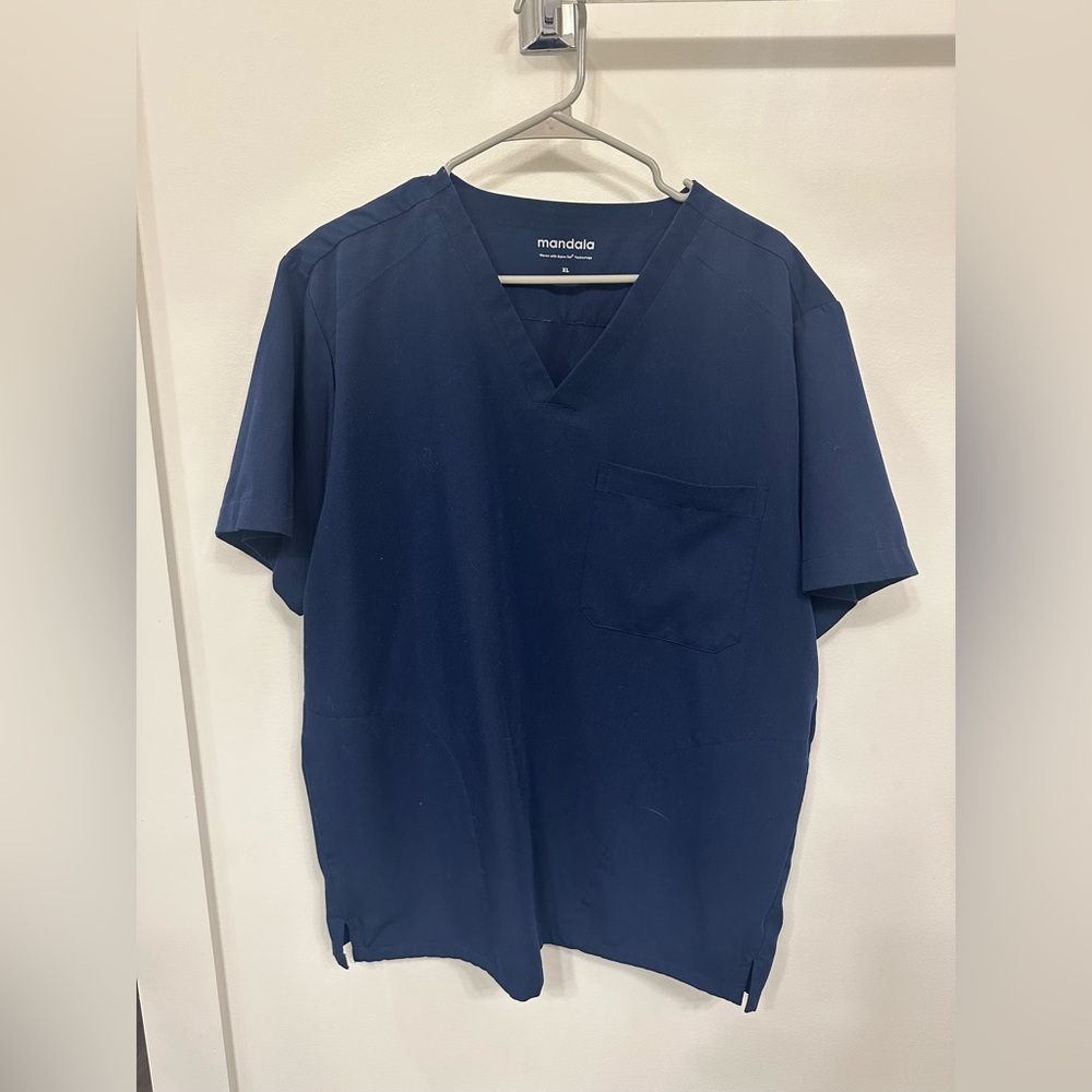 Mandala Men’s Navy One Pocket Scrub Top